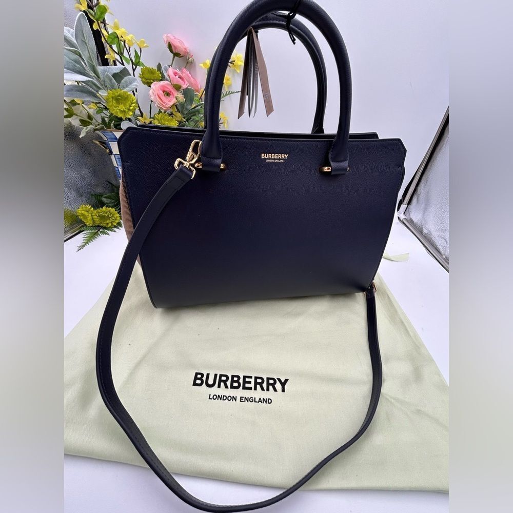 Women’s Burberry Banwell classic check handbag with detachable shoulder strap - Picture 1 of 15